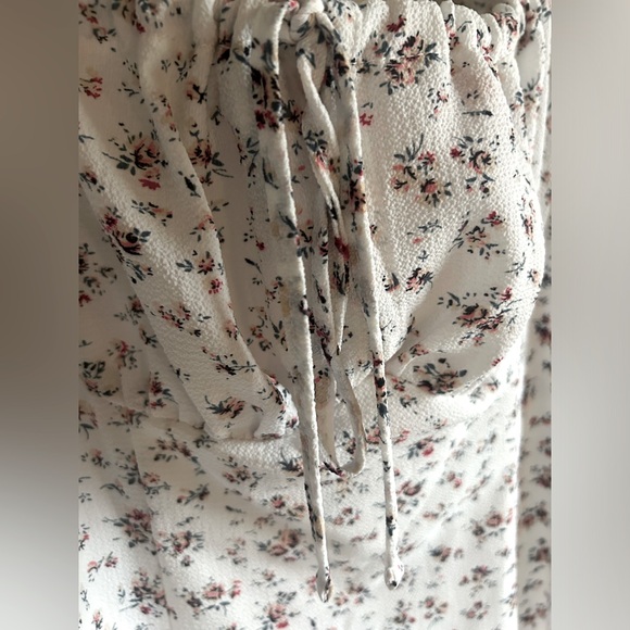 Short white with floral print short sleeve dress, fully lined size medium - Picture 3 of 6